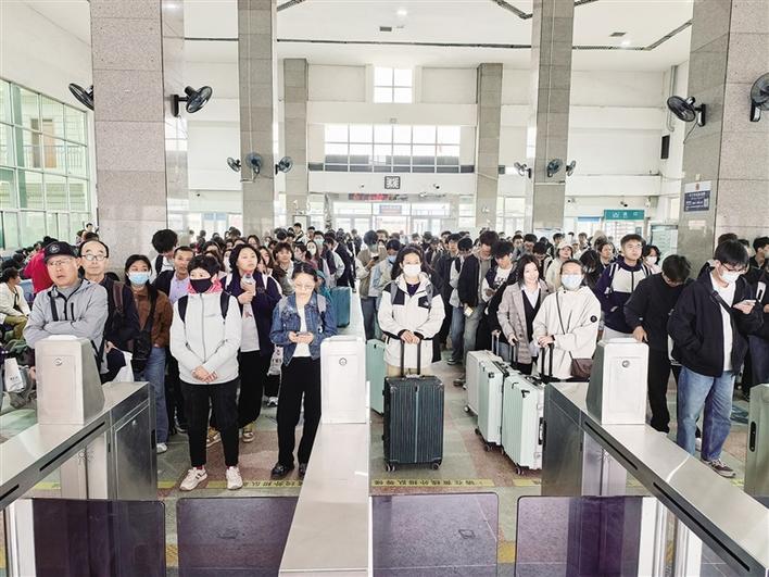 国庆中秋长假全市累计运送旅客26万余人次