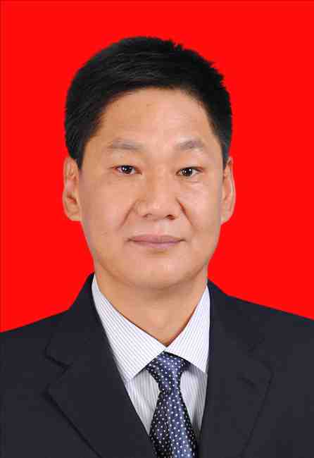 纪鹏飞2寸.jpg