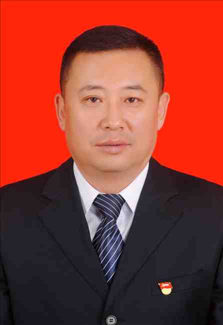 李伏荣2寸.jpg